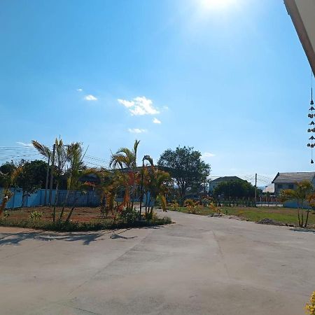 Hotel ເຮືອນພັກບີວີ Ban Thongchai-Tai Esterno foto
